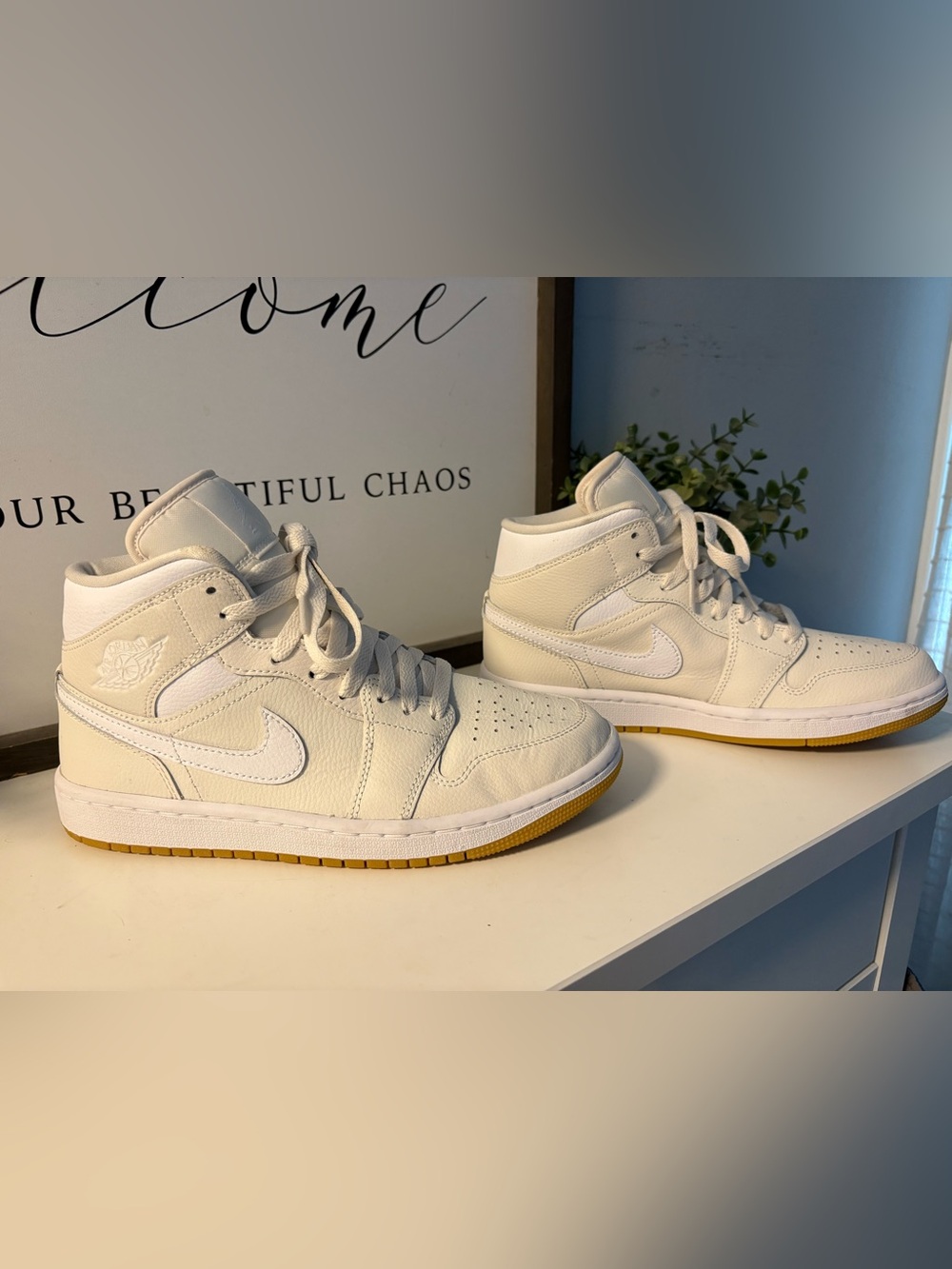 Air Jordan 1 Mid sneakers in the "Phantom Gum" Women’s 7.5
